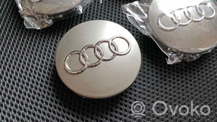 Audi A8 S8 D3 4E Borchia ruota originale 8D0601170