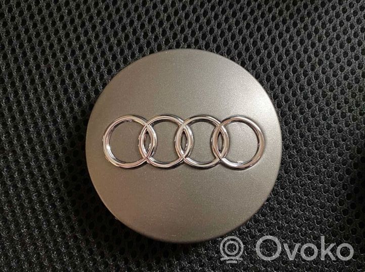 Audi A8 S8 D5 Gamyklinis rato centrinės skylės dangtelis (-iai) 8D0601170