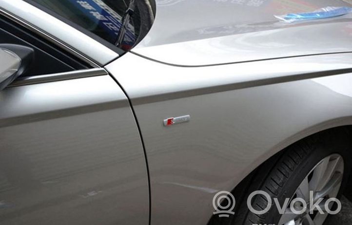 Audi A6 S6 C7 4G Modelio raidės ant sparno 8N0853601A