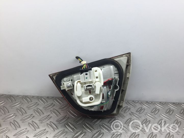 BMW 3 E90 E91 Lampy tylnej klapy bagażnika 7154155