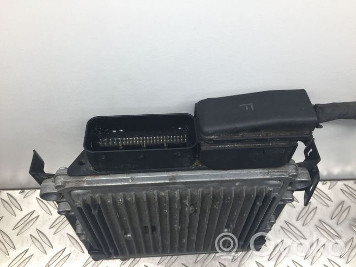 Mercedes-Benz E W211 Calculateur moteur ECU A6421509177