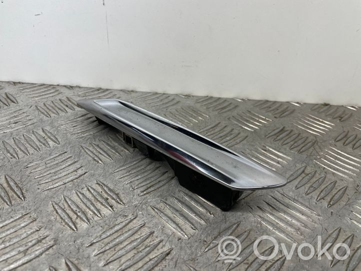 BMW 5 F10 F11 Fender trim (molding) 7336646