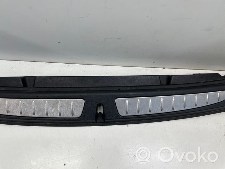 BMW 3 F30 F35 F31 Osłona rygla zamka klapy tylnej 7221875