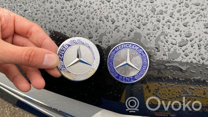 Mercedes-Benz C W203 Mostrina con logo/emblema della casa automobilistica A2048170616