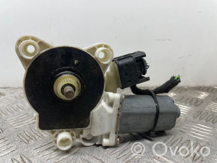 Mercedes-Benz E W211 Front door window regulator motor A2118202942