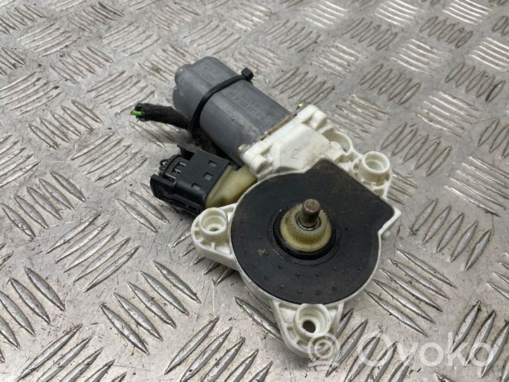 Mercedes-Benz E W211 Front door window regulator motor A2118202942