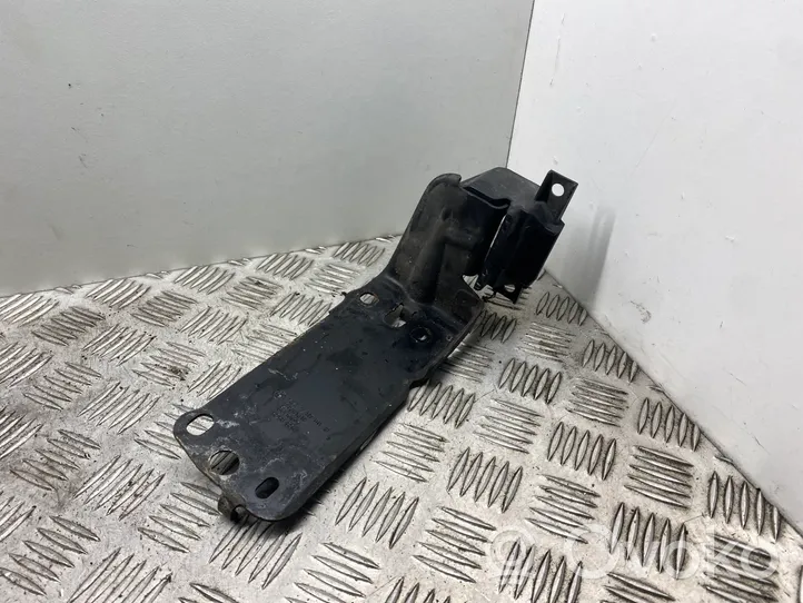 BMW 3 E92 E93 Staffa di montaggio del radiatore 7117811