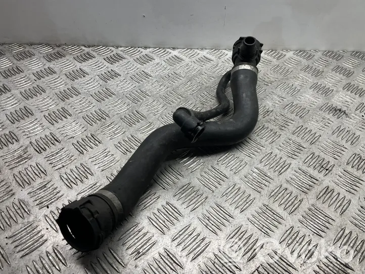 BMW 3 E90 E91 Tuyau de liquide de refroidissement moteur 7797257