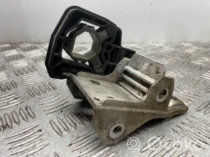 BMW 5 F10 F11 Radiator mount bracket 7186514