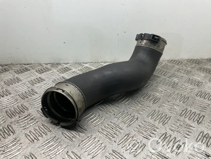 BMW 5 F10 F11 Välijäähdyttimen letku 8516509