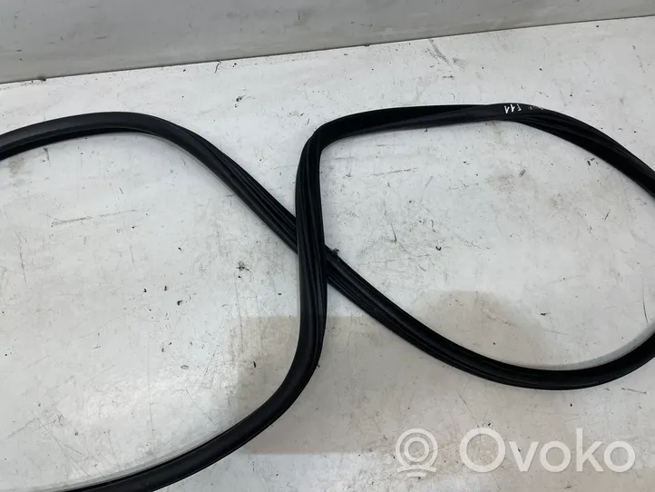 BMW 5 F10 F11 Rear door rubber seal (on body) 7199775