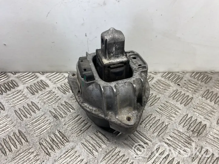 BMW M5 Soporte de montaje del motor 6851263