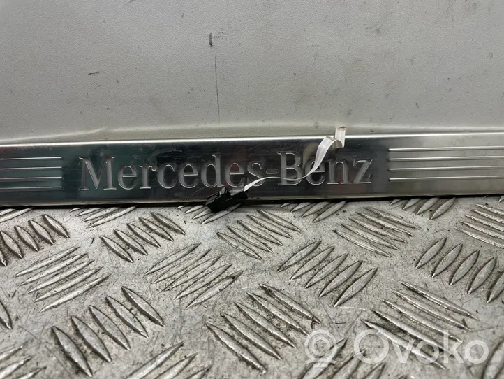 Mercedes-Benz A W176 Etuoven kynnyksen suojalista A2466800635