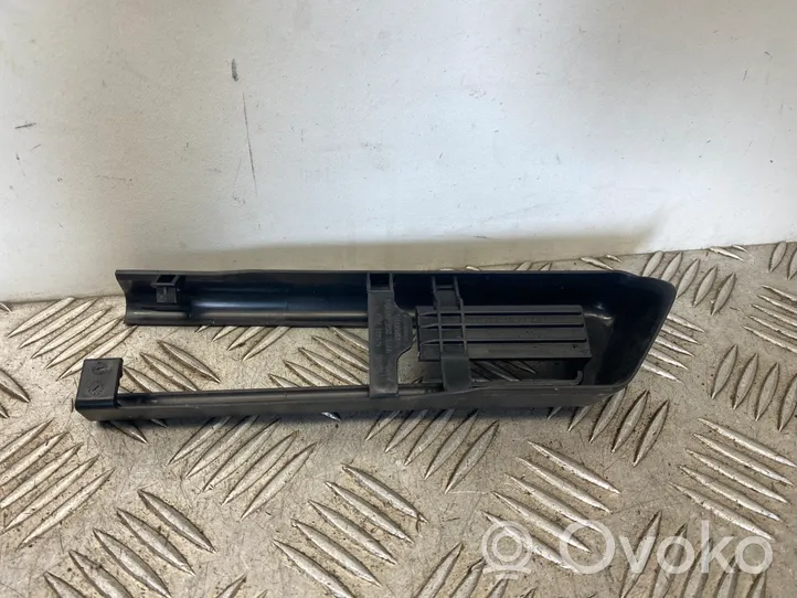 BMW 5 F10 F11 Moldura de la guía del asiento delantero del pasajero 6981781