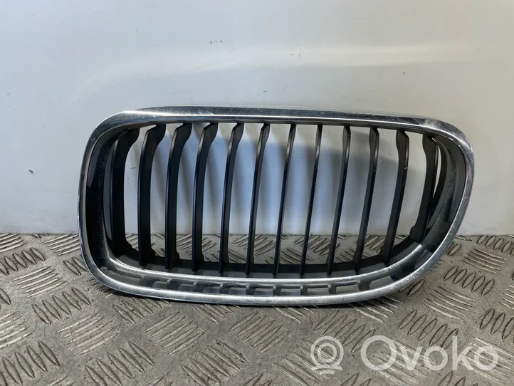 BMW 3 E90 E91 Griglia superiore del radiatore paraurti anteriore 7201967