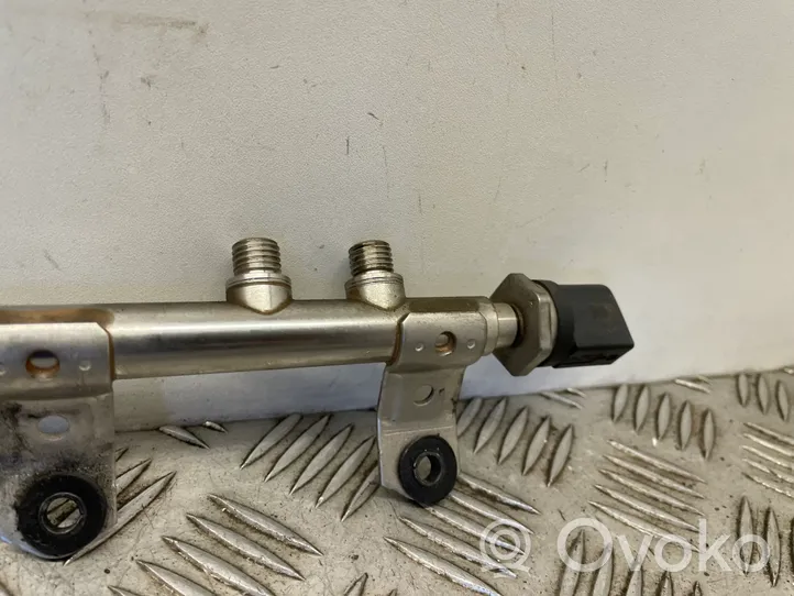 BMW 3 E92 E93 Kraftstoffverteiler Einspritzleiste Verteilerrohr 7576779