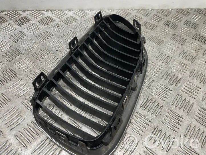 BMW 3 E92 E93 Front bumper upper radiator grill 7254968