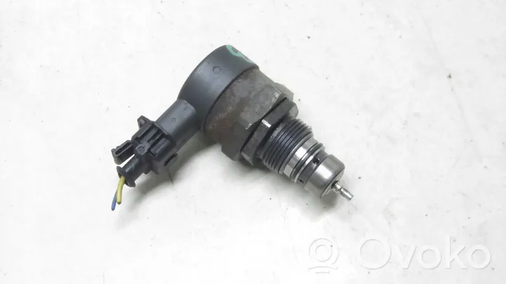 Honda CR-V Regulator ciśnienia paliwa 0281002966