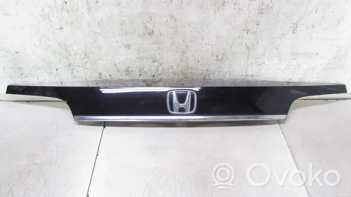 Honda CR-V Rear light center trim bar blend 
