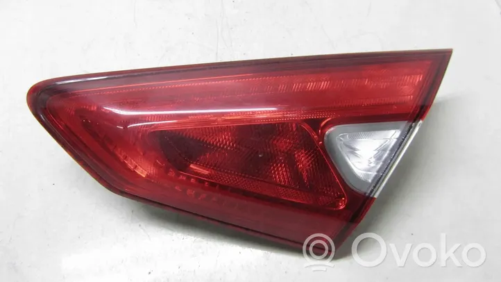 Nissan Pulsar Lampy tylnej klapy bagażnika 