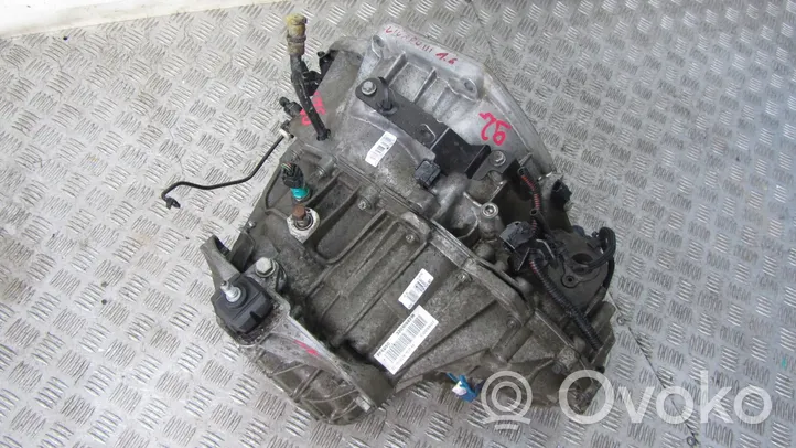 Renault Trafic III (X82) Caja de cambios manual de 6 velocidades PF6050