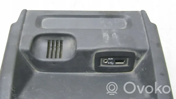Renault Trafic II (X83) Connecteur/prise USB 8200933912