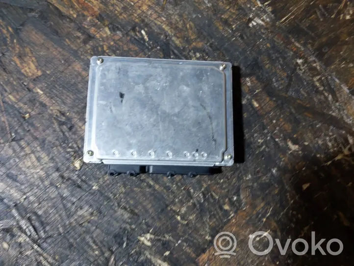 Volkswagen PASSAT B5 Sterownik / Moduł ECU 8D0907558S