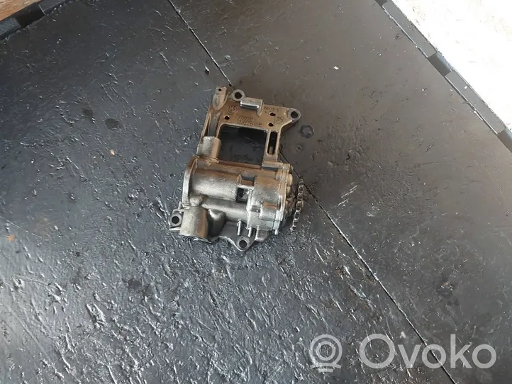 BMW 5 E39 Pompe à huile 7789838