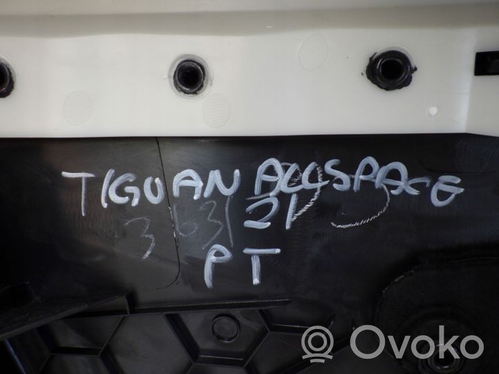 Volkswagen Tiguan Allspace Takaoven verhoilu 5NN867212