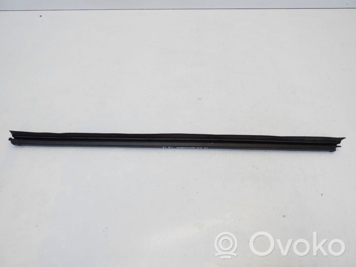 Nissan Qashqai J12 Moulures des vitres de la porte avant 18279