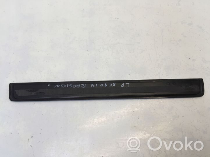 Volvo XC40 Copertura del rivestimento del sottoporta anteriore 32260783