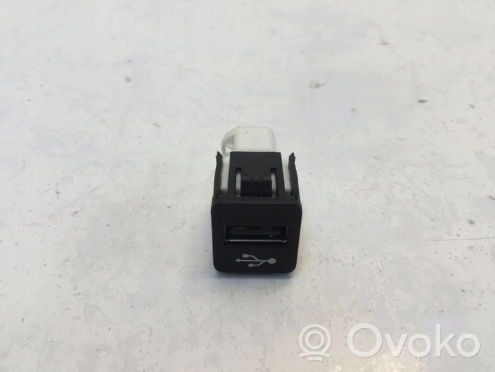 BMW 2 F44 Разъем USB 74558010