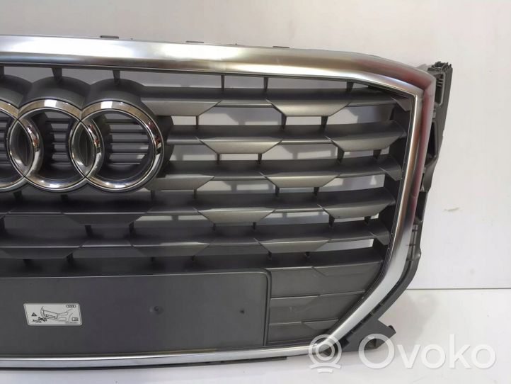 Audi Q2 - Maskownica / Grill / Atrapa górna chłodnicy 81A853651