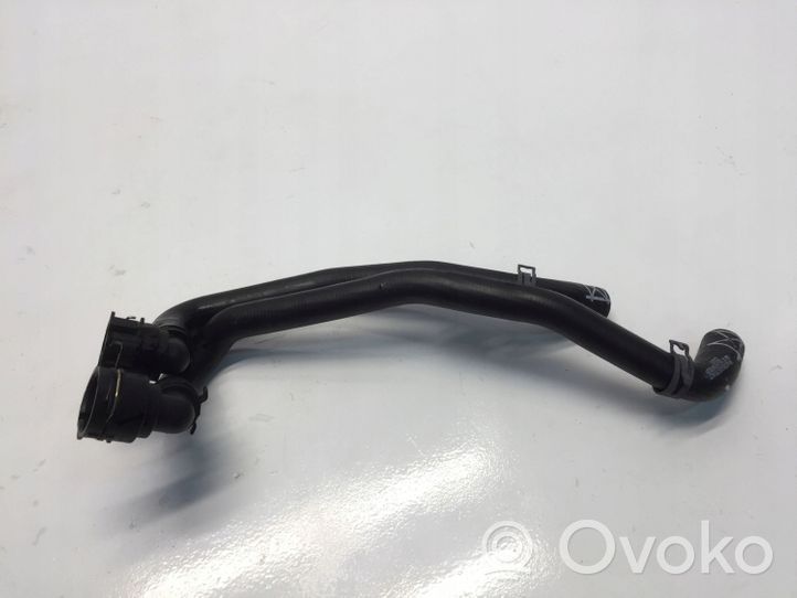 Audi Q2 - Tubo flessibile del liquido di raffreddamento del motore 5Q0121156D