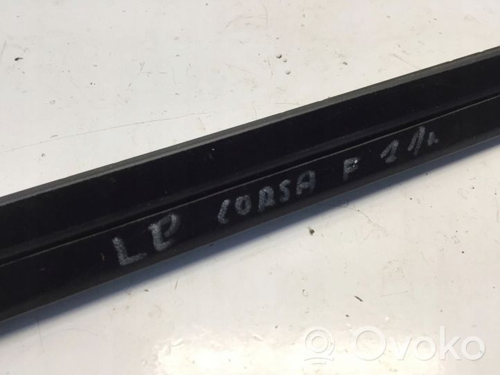 Opel Corsa F Moulure de vitre de la porte avant 9823197180