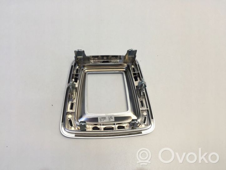 Mercedes-Benz SLC R172 Rivestimento in plastica cornice della leva del cambio A17226830300