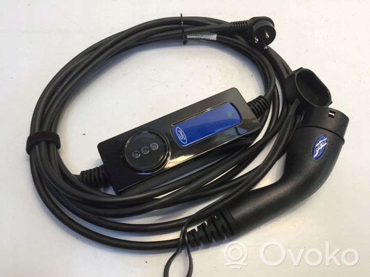 Ford Kuga III Câble de recharge voiture électrique LX6810C763FE