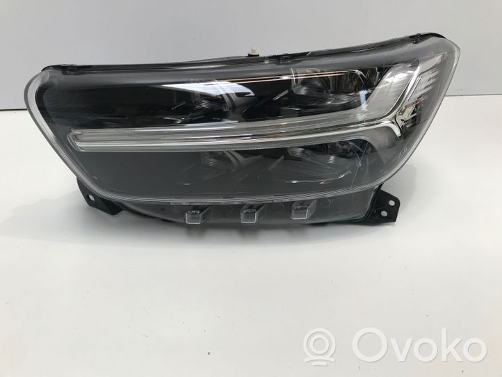 Volvo XC40 Lampa przednia 32342522