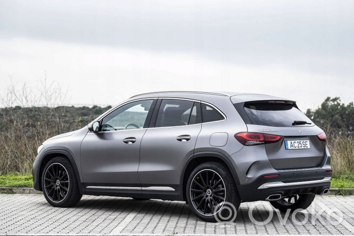 Mercedes-Benz GLA H247 Lokasuoja BLOTNIK