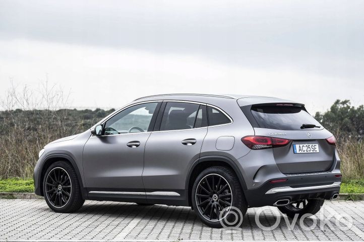 Mercedes-Benz GLA H247 Moottorin vesijäähdytyksen putki/letku A2475011364