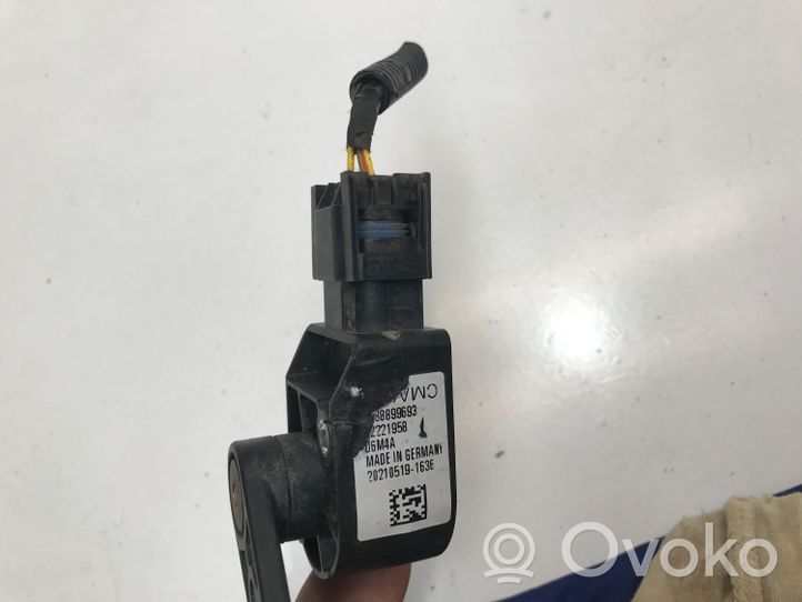 Volvo XC40 Palanca del sensor de nivel de altura trasero 32221477