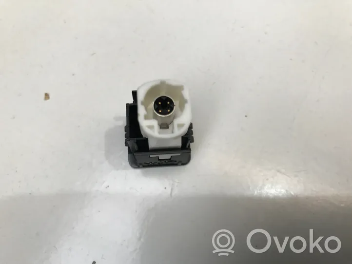 BMW 4 G22 G23 G24 G26 Connecteur/prise USB 9229294