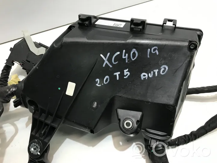 Volvo XC40 Skrzynka bezpieczników / Komplet 31473880