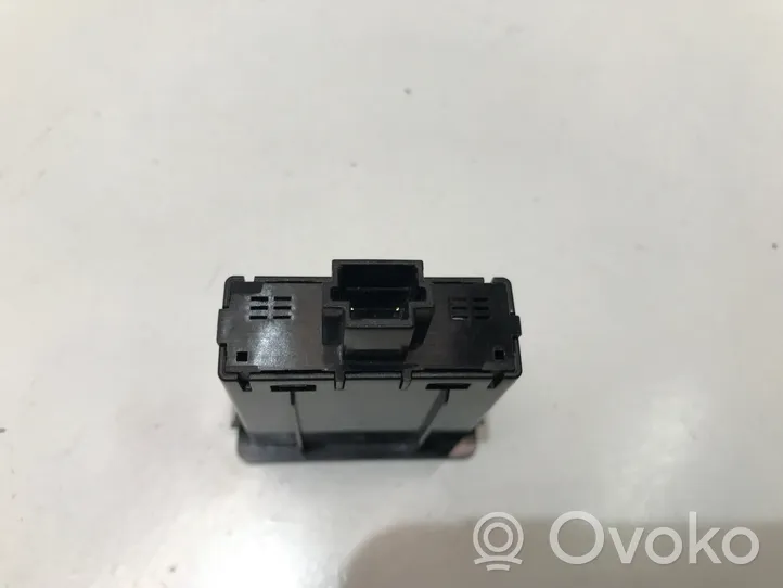 Mazda CX-60 Connecteur/prise USB KA331