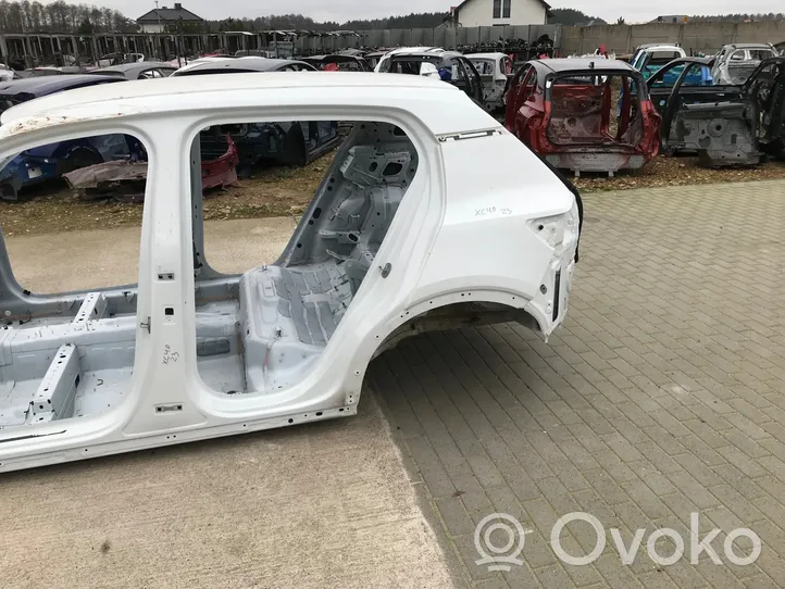 Volvo XC40 Pannello laterale posteriore 