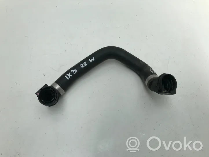 BMW iX3 G08 Tubo flessibile del liquido di raffreddamento del motore 8743377