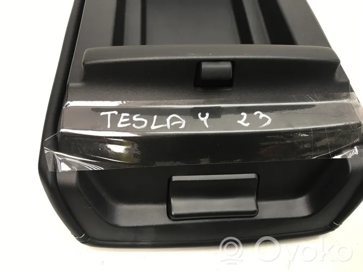 Tesla Model Y Podłokietnik tunelu środkowego 