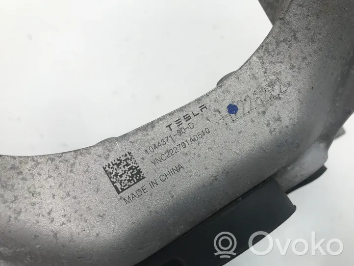 Tesla Model Y Ylempi etutukivarren kiinnitys 104437100D