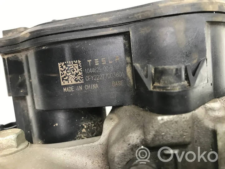 Tesla Model Y Takajarrusatula 104462500B