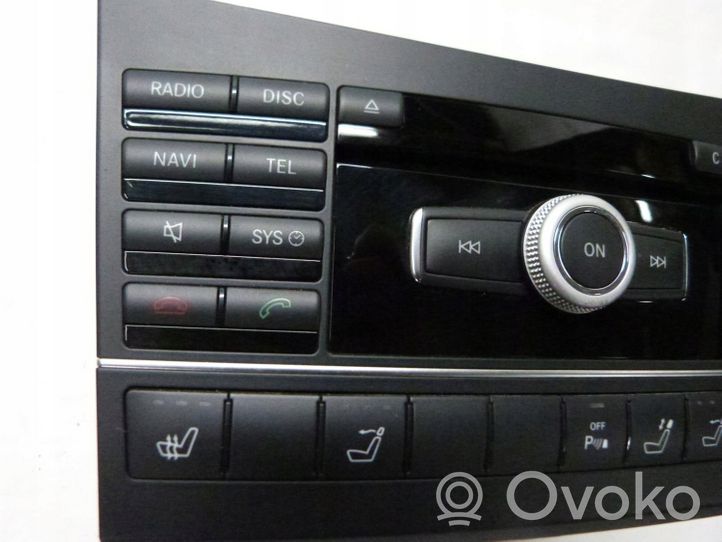 Mercedes-Benz E C207 W207 Unité principale radio / CD / DVD / GPS A2129009507